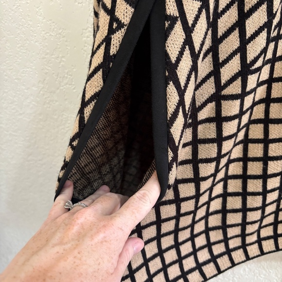 Anne Klein Geometric Knit Shawl Poncho – Gold Button Cape, Size M - Picture 2 of 7